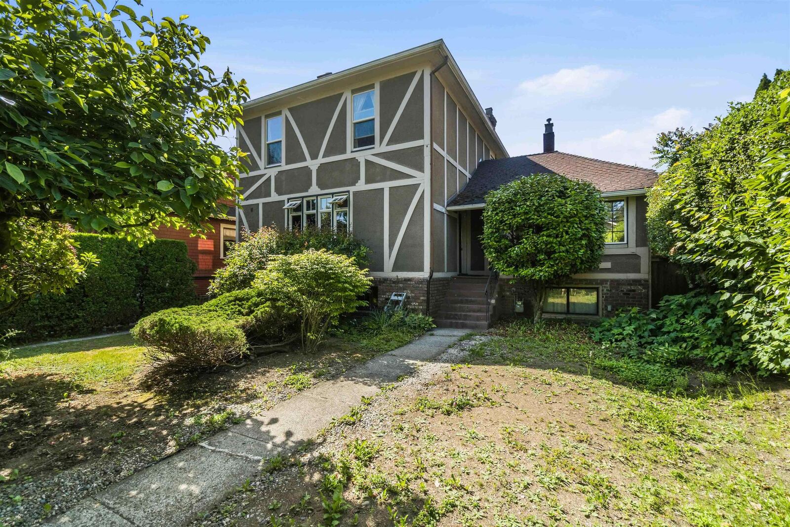 Property Photo: 205 Fourth Avenue BC V3L 1N5