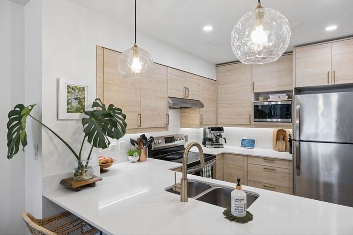 Property Photo:  38 Seventh Avenue 203  BC V3L 5W2 