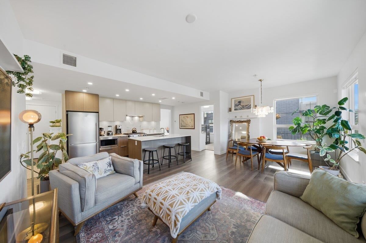 Property Photo:  645 Como Lake Avenue 303  BC V3J 0N9 