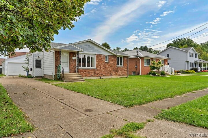 Property Photo:  3731 Saxony Place  NY 14219 