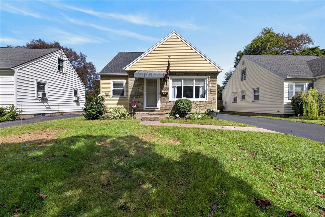 Property Photo:  526 Winchester Street  NY 14615 