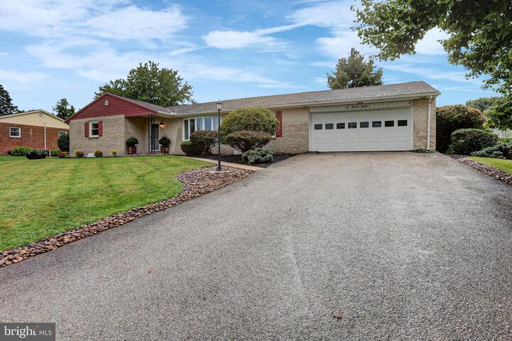 Property Photo:  218 Meadow Lane  PA 17201 