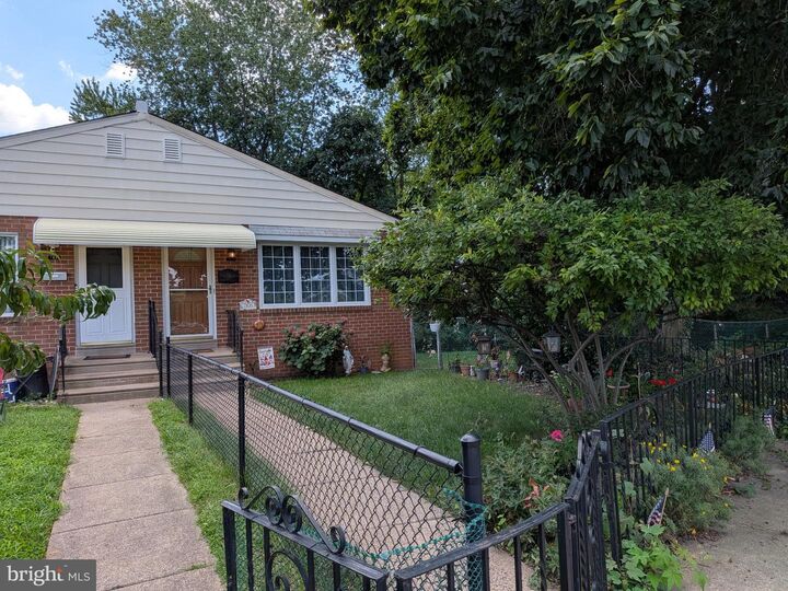 Property Photo: 7835 Lawndale Avenue PA 19111