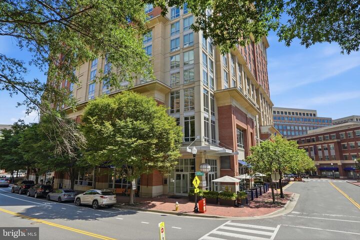 Property Photo:  2050 Jamieson Avenue 1402  VA 22314 