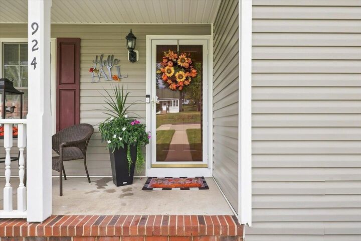 Property Photo:  924 Sherwood Ave  VA 22980 