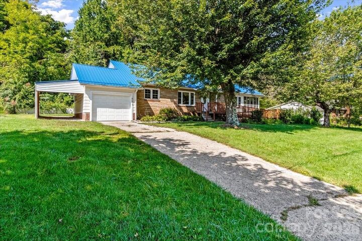 Property Photo:  422 Altapass Highway  NC 28777 