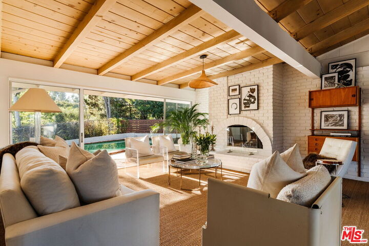 Property Photo: 809 Broom Way CA 90049