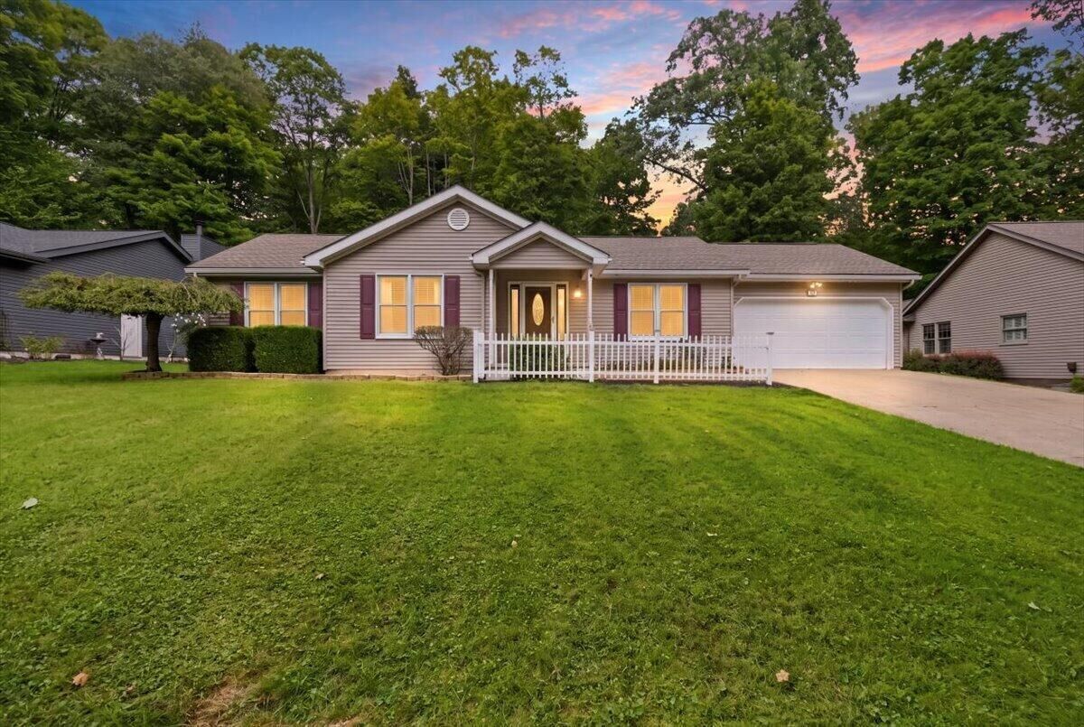Property Photo:  618 Courtland Drive  OH 43028 
