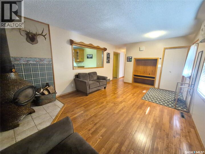 Property Photo: 633 Beckwell Avenue SK S0C 2G0