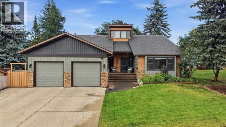 Property Photo: 137 Dickenson Crescent AB T4R 1Z1