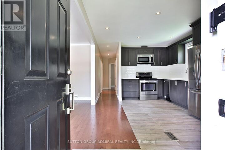 Property Photo:  33 Regina Avenue  ON M6A 1R4 