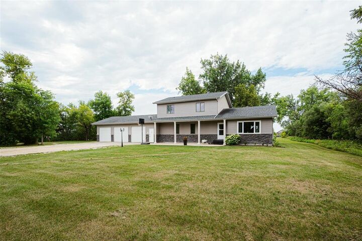 Property Photo: 1670 St Anne's Road MB R2N 4K7
