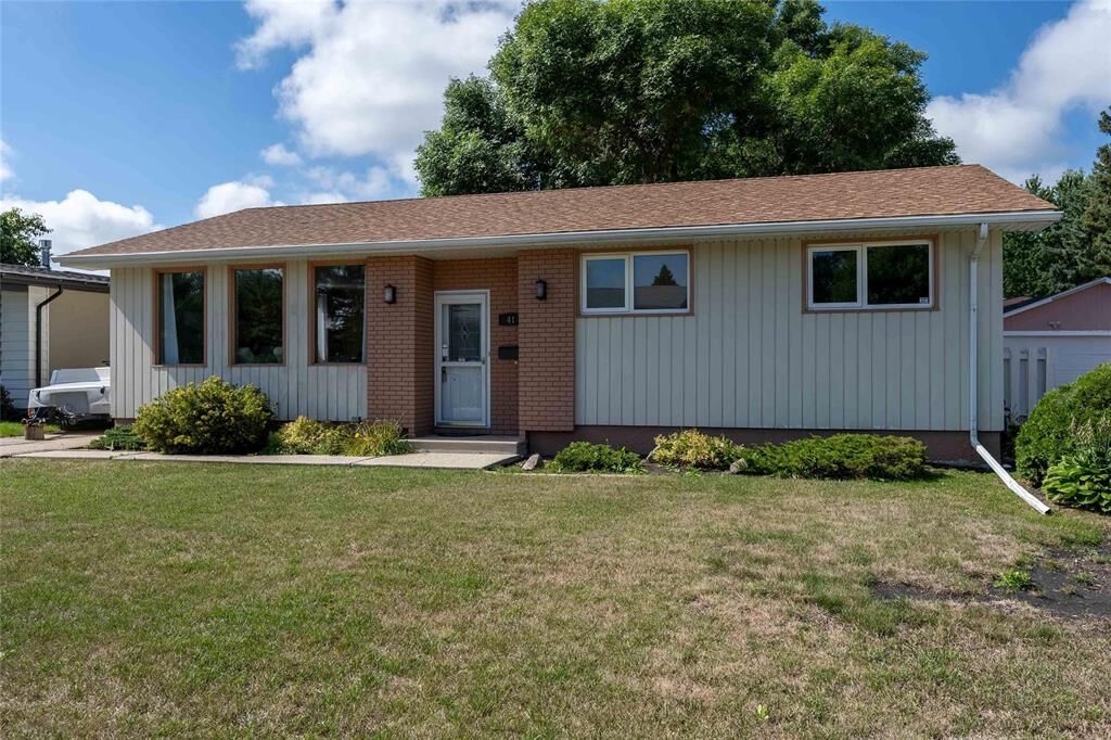 Property Photo:  41 Cormorant Bay  MB R2J 2V8 