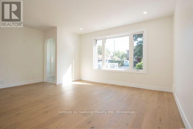 Property Photo:  2011 Murray Avenue  ON P7E 5B2 