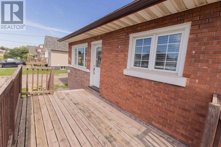 Property Photo:  124 McFadden Ave  ON P6C 4T2 
