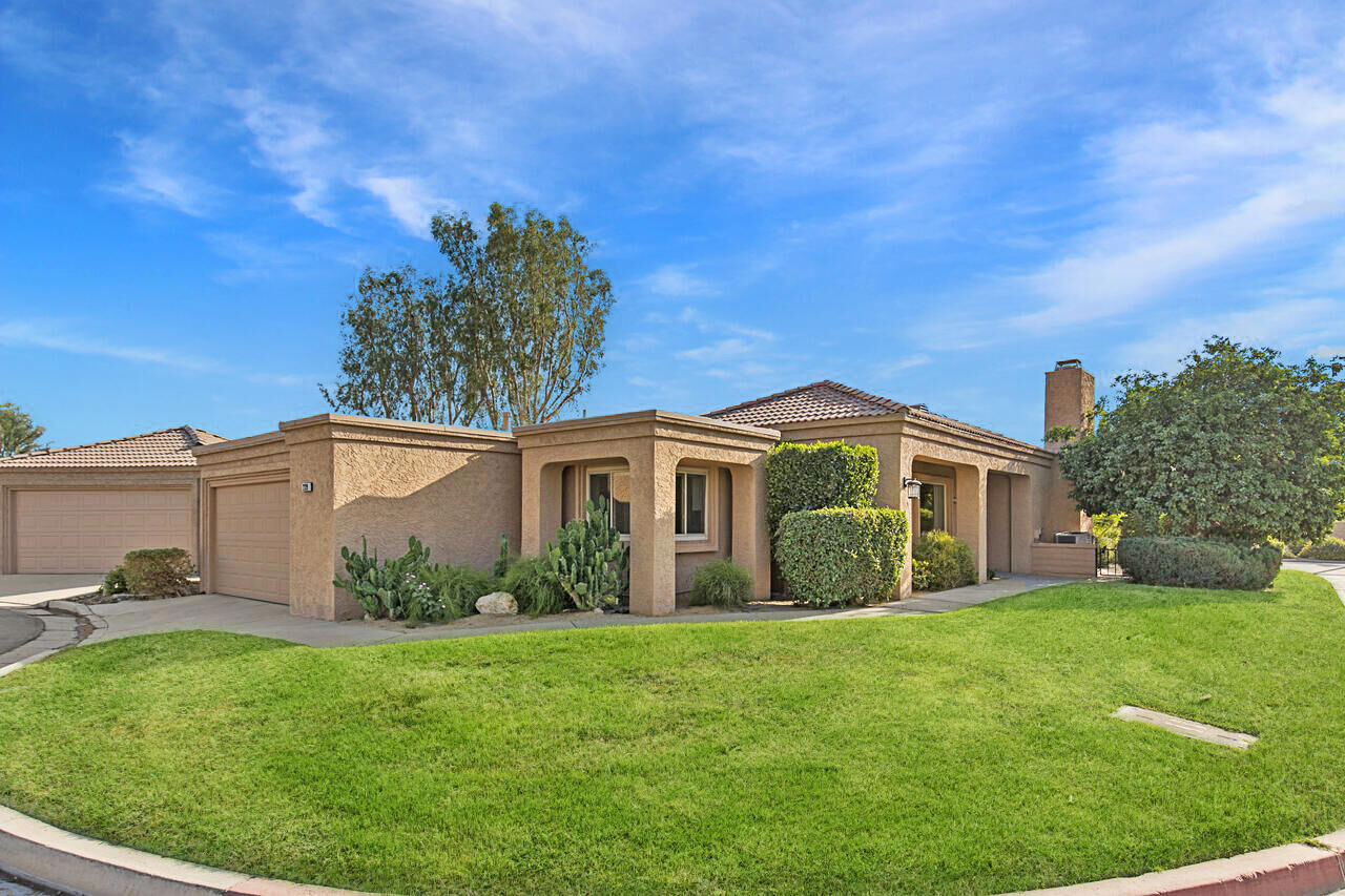 Property Photo: 44239 Venice Court CA 92260
