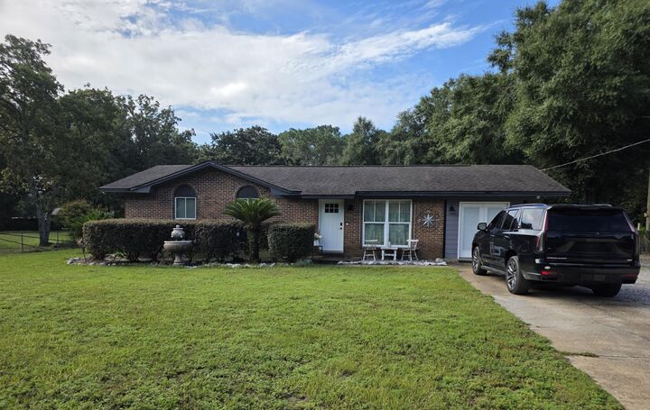 Property Photo: 3080 Oak Street FL 32539