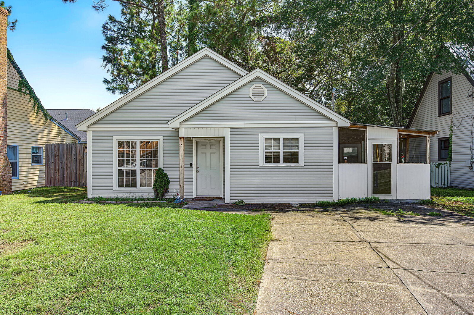 Property Photo:  627 Lloyd Street  FL 32547 