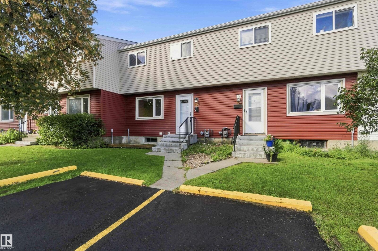 Property Photo:  160 Habitat Crescent NW  AB T5A 2X7 