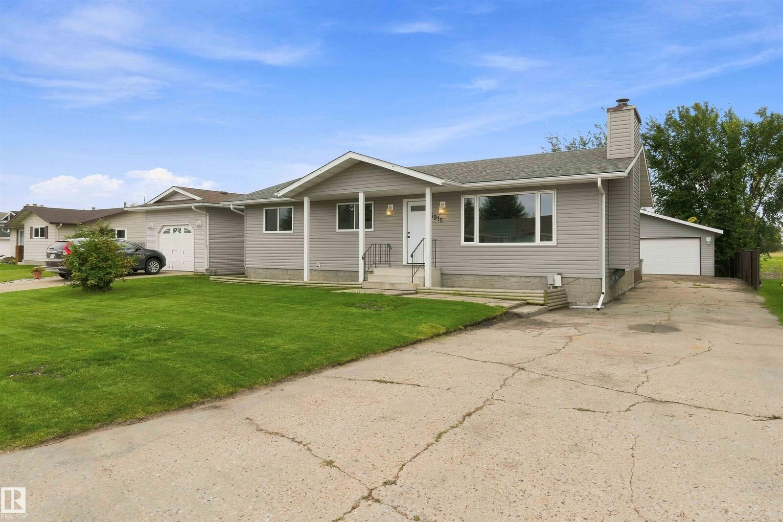 Property Photo:  5916 53 Avenue  AB T0A 2W0 