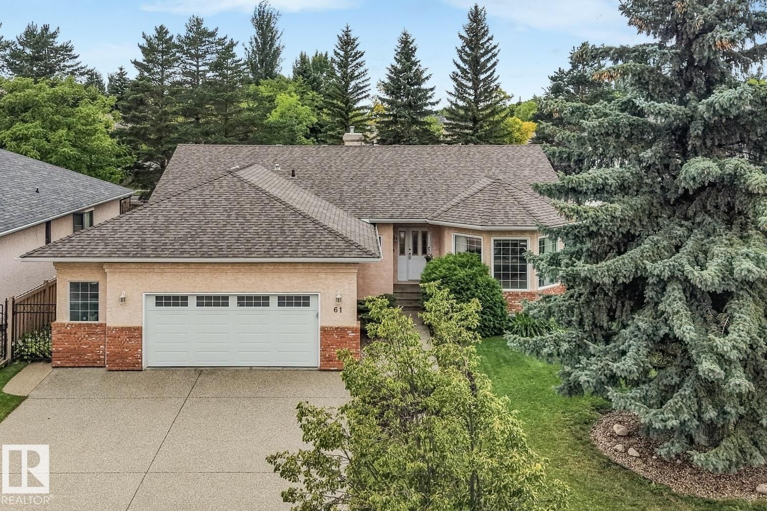Photo de la propriété:  61 Estate Crescent  AB T8N 5X2 