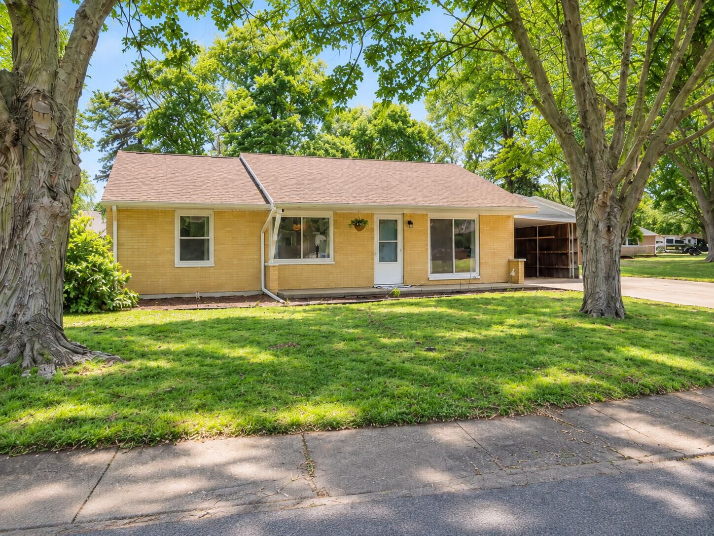 Property Photo: 1609 Maple Garden Drive IN 46350