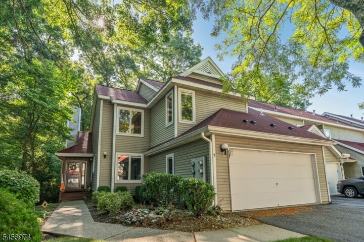 Property Photo:  2 Ridgeview Ter  NJ 07438 