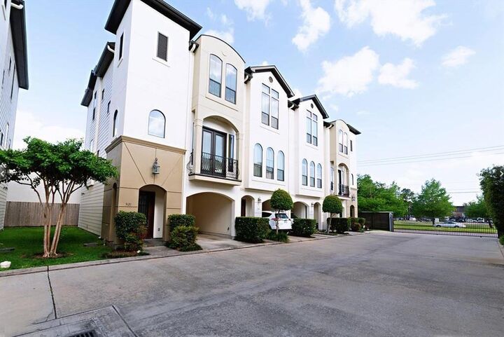 Property Photo:  3123 Fairdale Oaks E  TX 77057 