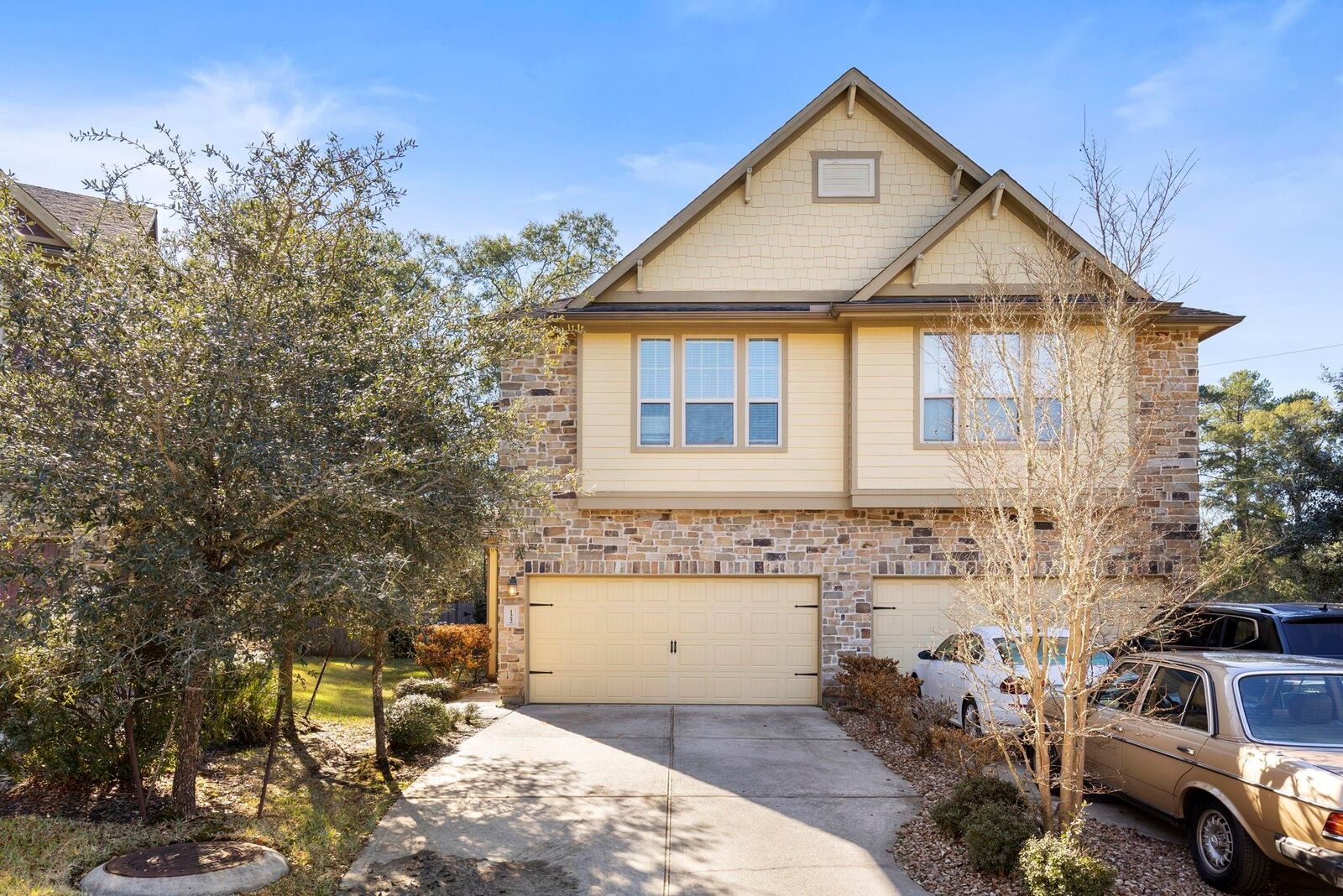 Property Photo: 122 Cheswood Manor Drive TX 77382