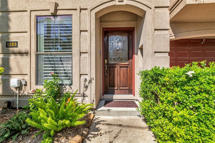 Property Photo: 1305 Studer Court TX 77007