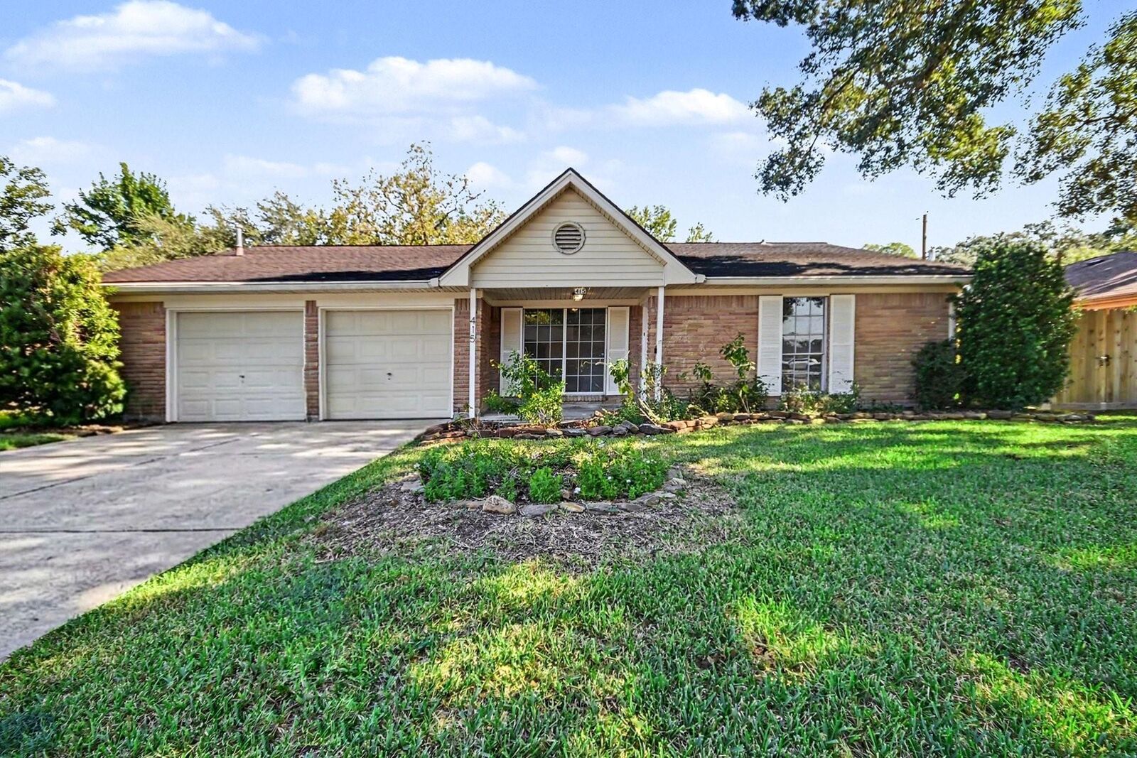 Property Photo: 415 Morningside Drive TX 77546