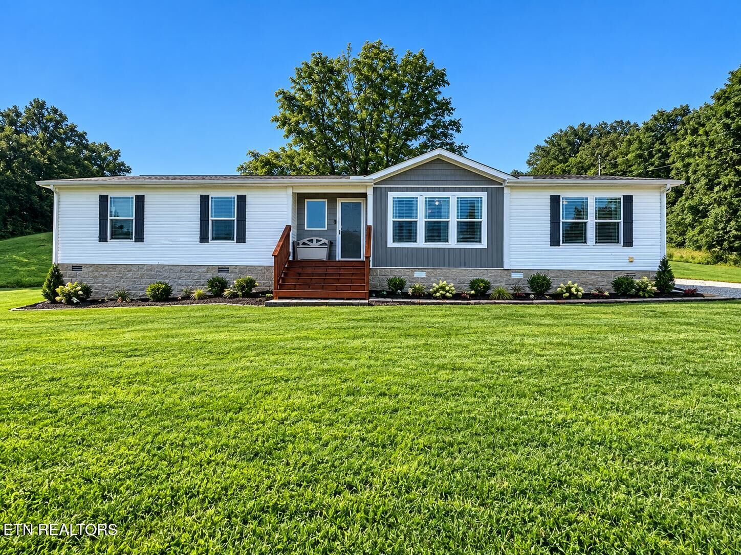 Property Photo: 702 N Kingston Ave TN 37854