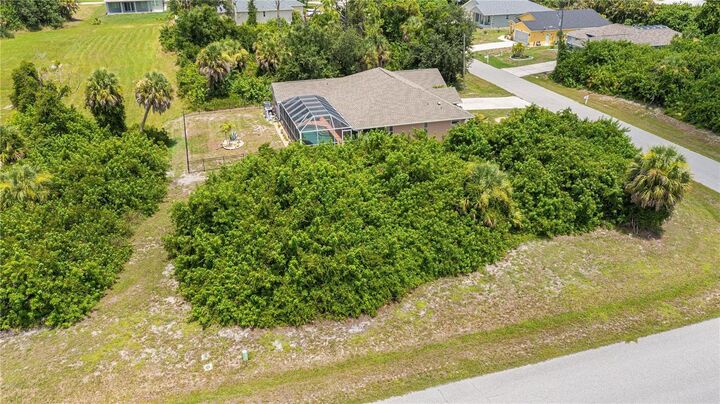 Property Photo:  121 Red Cedar Park  FL 33947 