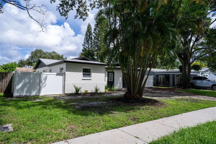 Property Photo: 9111 109th Avenue FL 33777