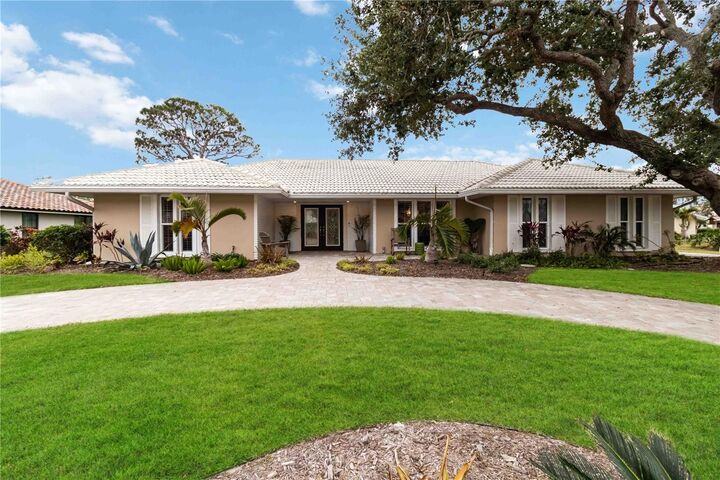 Property Photo:  464 Yacht Harbor Drive  FL 34229 