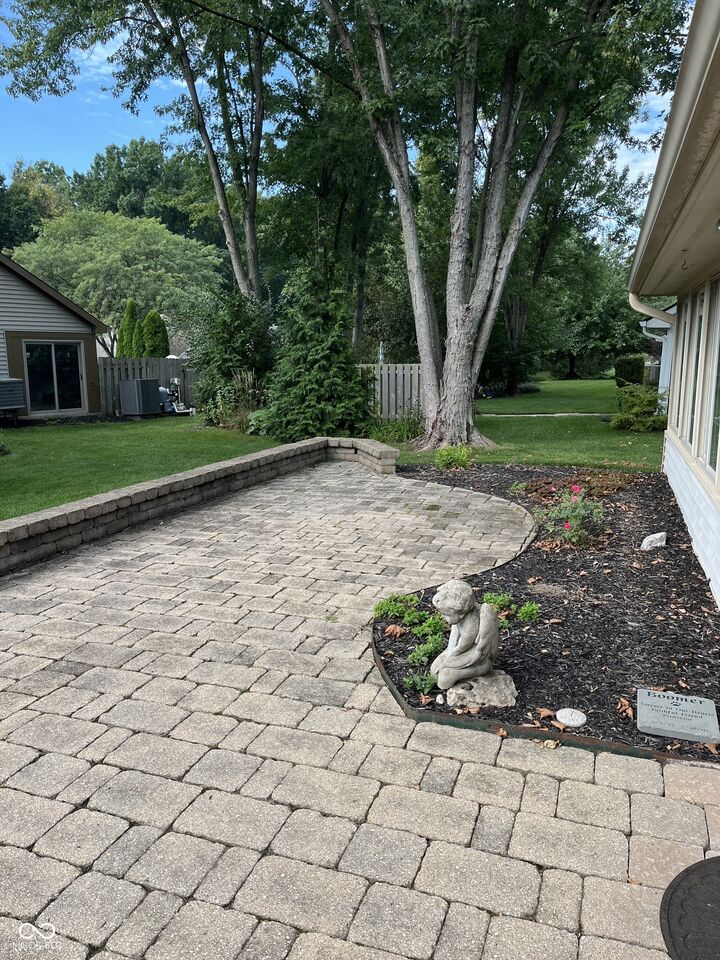 Property Photo:  6423 Franklin Court  IN 46038 