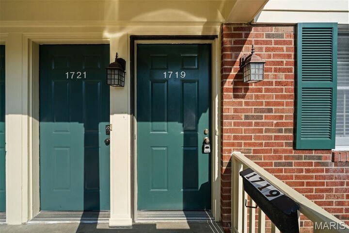 Property Photo:  1719 Canary Cove  MO 63144 