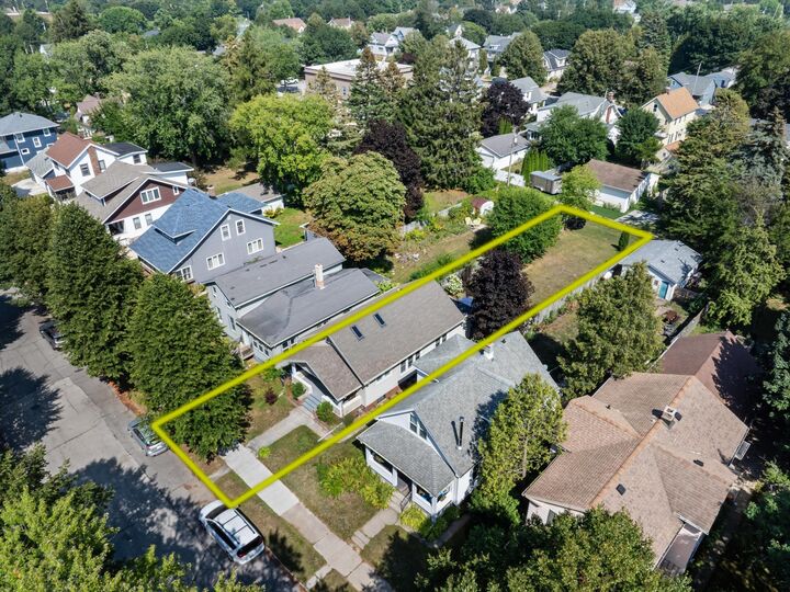 Property Photo: 1725 N 4th St WI 53081