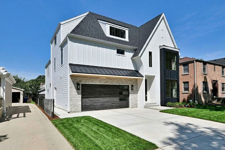 Property Photo:  680 S Bryan Street  IL 60126 