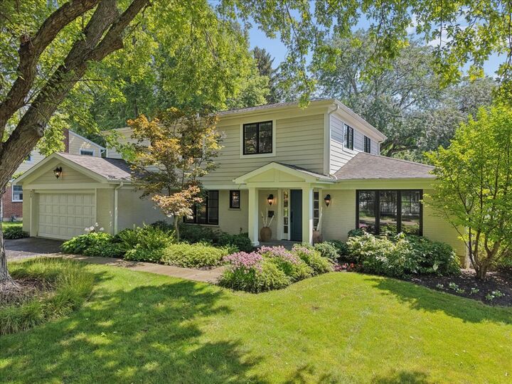 Property Photo: 455 W Hawthorne Court IL 60044