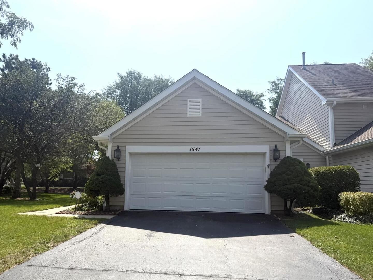 Property Photo: 1541 Stevens Drive IL 60173