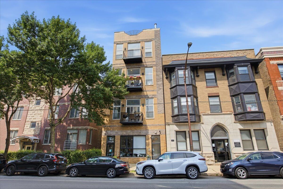 Property Photo:  2448 N Southport Avenue 3  IL 60614 