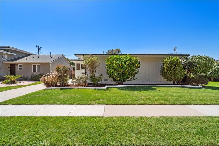 Property Photo:  2929 N Studebaker  CA 90815 