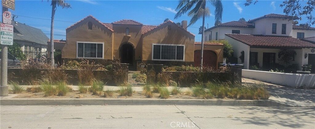 Property Photo:  840 S Dunsmuir  CA 90036 