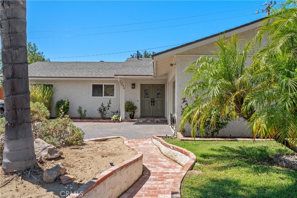 Property Photo:  789 Hudspeth Street  CA 93065 