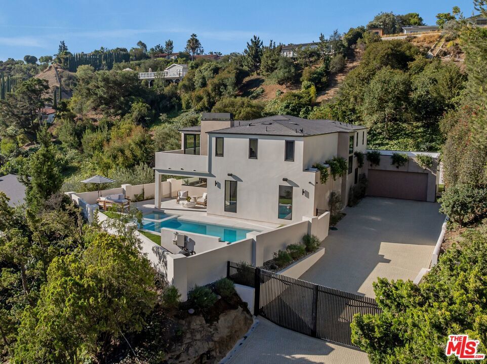 Property Photo:  8636 Edwin Drive  CA 90046 