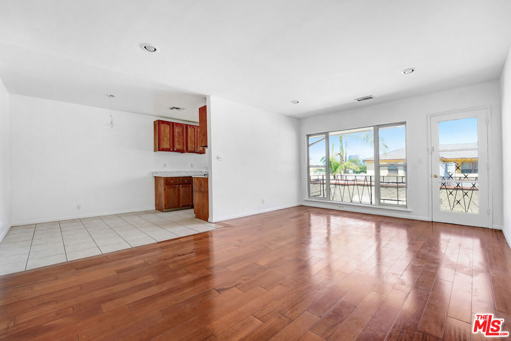 Property Photo: 1435 S Hayworth Avenue 5 CA 90035