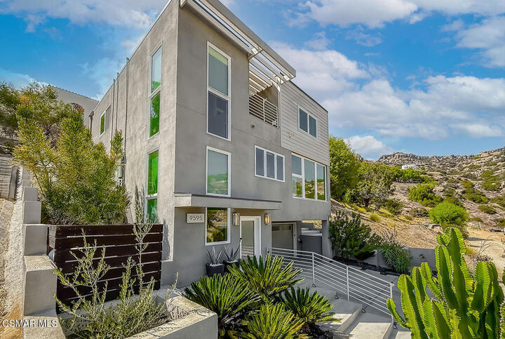 Property Photo: 9595 Dennis Way CA 91311