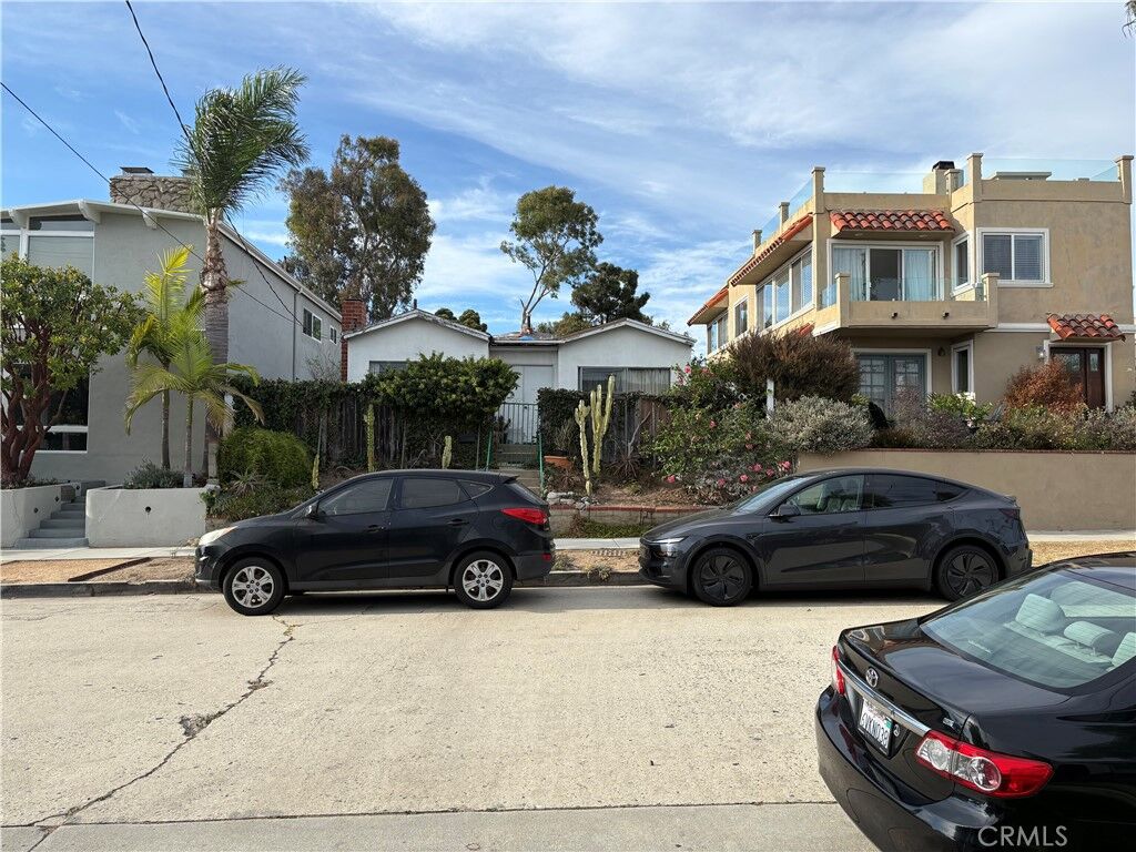 Property Photo:  735 Longfellow Avenue  CA 90254 