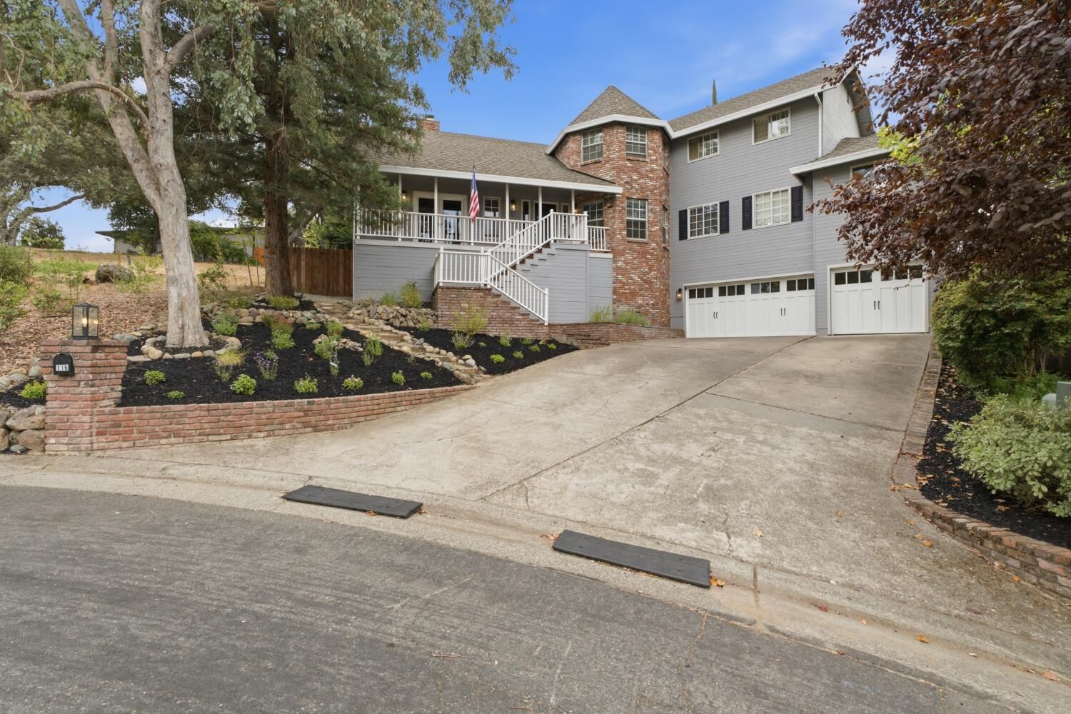Property Photo: 116 Simmons Way CA 95630